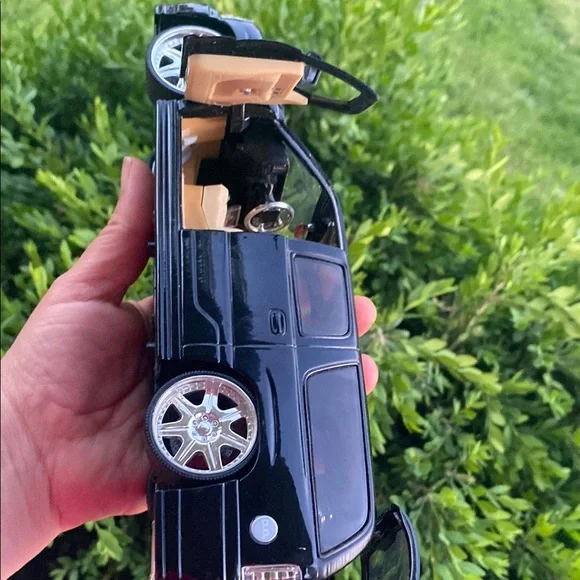 JADA Dub City 2002 GMC YUKON XL DENALI 1:24 Scale Diecast BLACK No Box